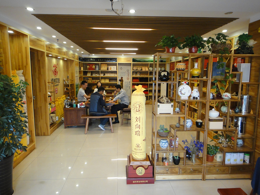 Der Teeladen mit Heicha und Hu Hong
