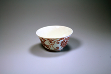 Produktbild zu: Cup Youlihong Porzellan mit rotem Blumenmotiv